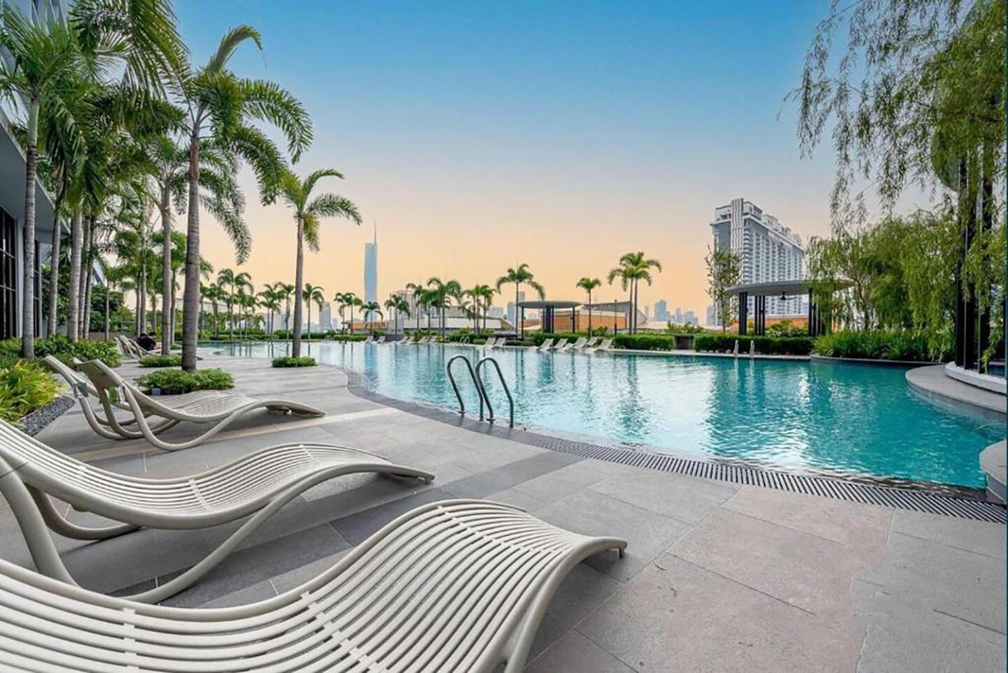 Skyscraper 65 Kl Highest Outdoor Bathtub Luxury Lavish Designer Suite Penthouse Lv65 Kuala Lumpur Bagian luar foto